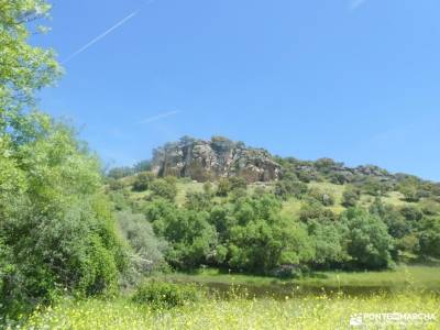 Embalse de Pedrezuela y Cueva de Peña Rubia;senderismo guadarrama excursion cerca de madrid senderis